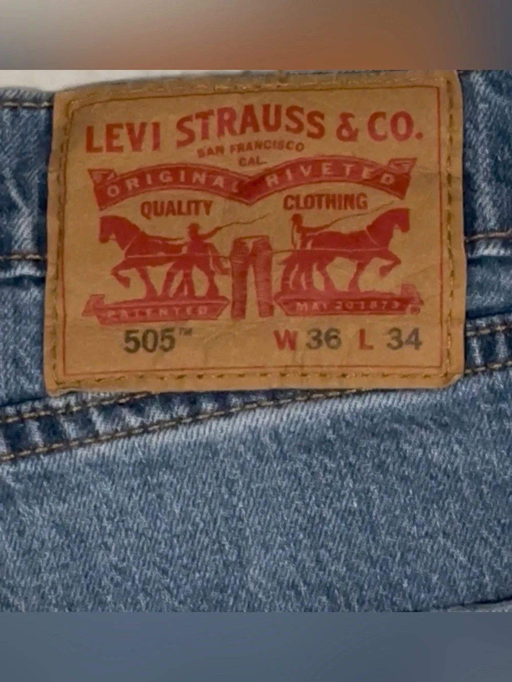 Levi's 505 Regular Fit Straight Leg Men's Jeans In Medium Wash, Size W 36 L 34